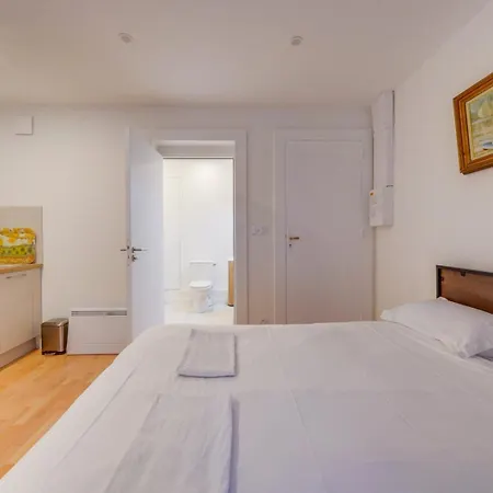 Superbe Triangle D'or Бордо